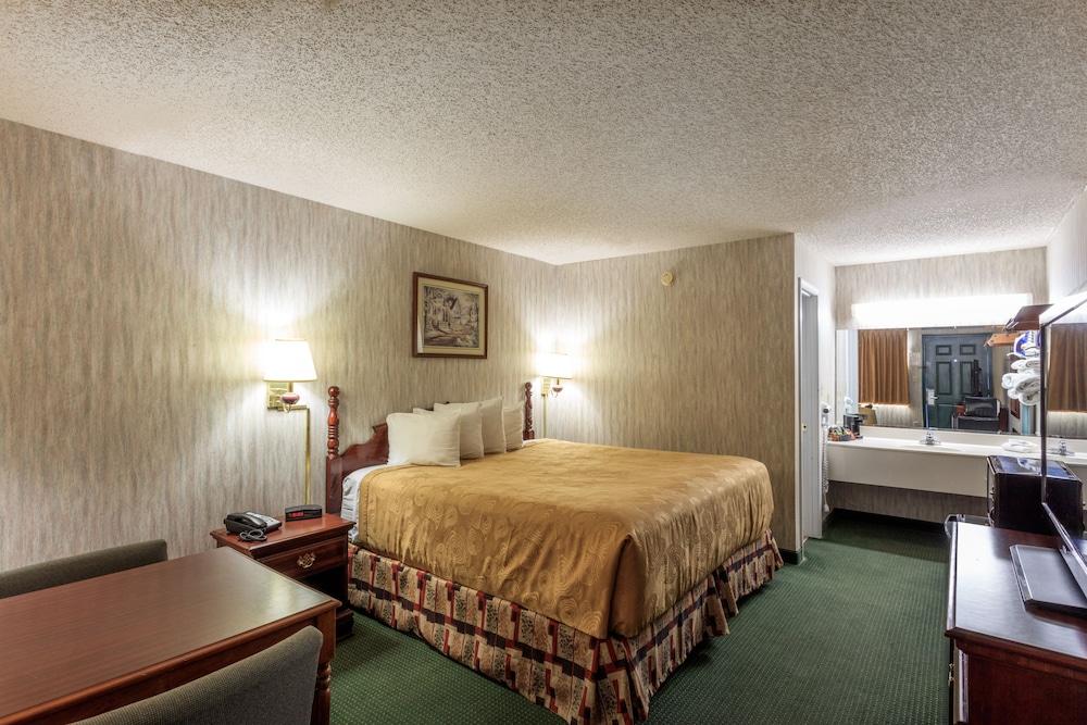 Angel Inn Near Imax, A Travelodge By Wyndham Branson Exterior photo