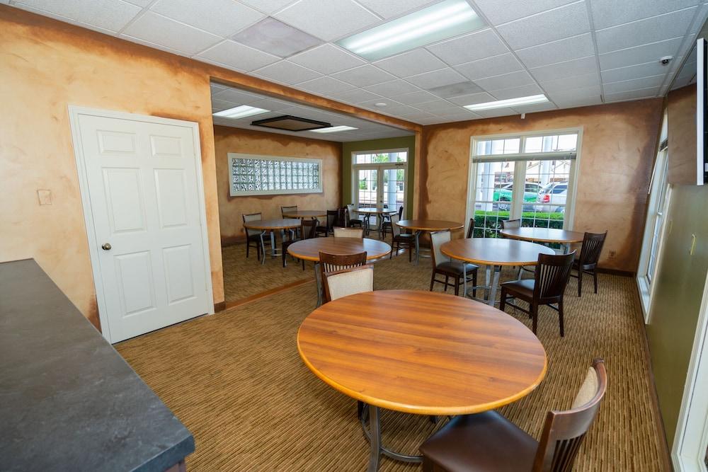Angel Inn Near Imax, A Travelodge By Wyndham Branson Exterior photo
