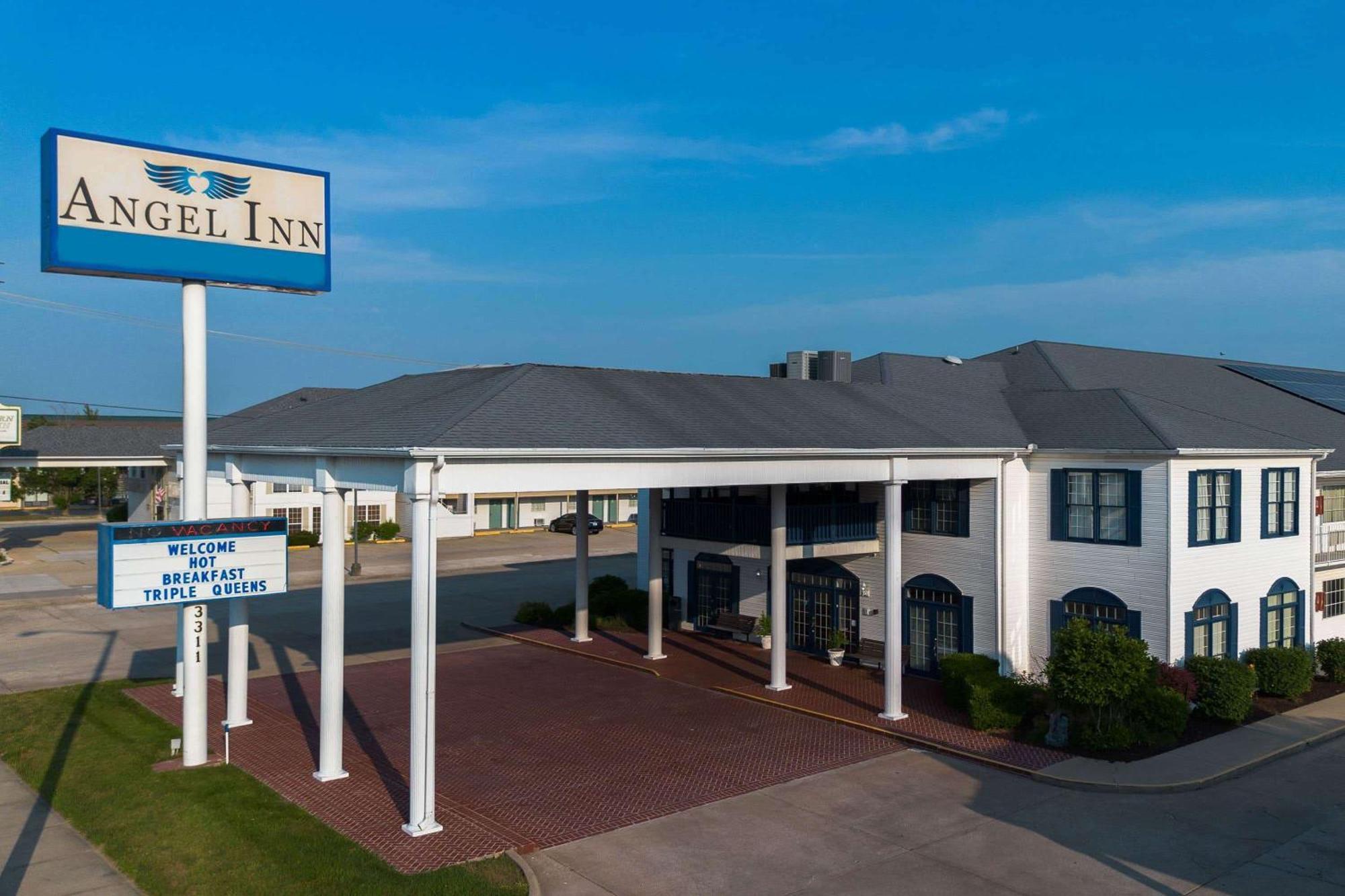 Angel Inn Near Imax, A Travelodge By Wyndham Branson Exterior photo