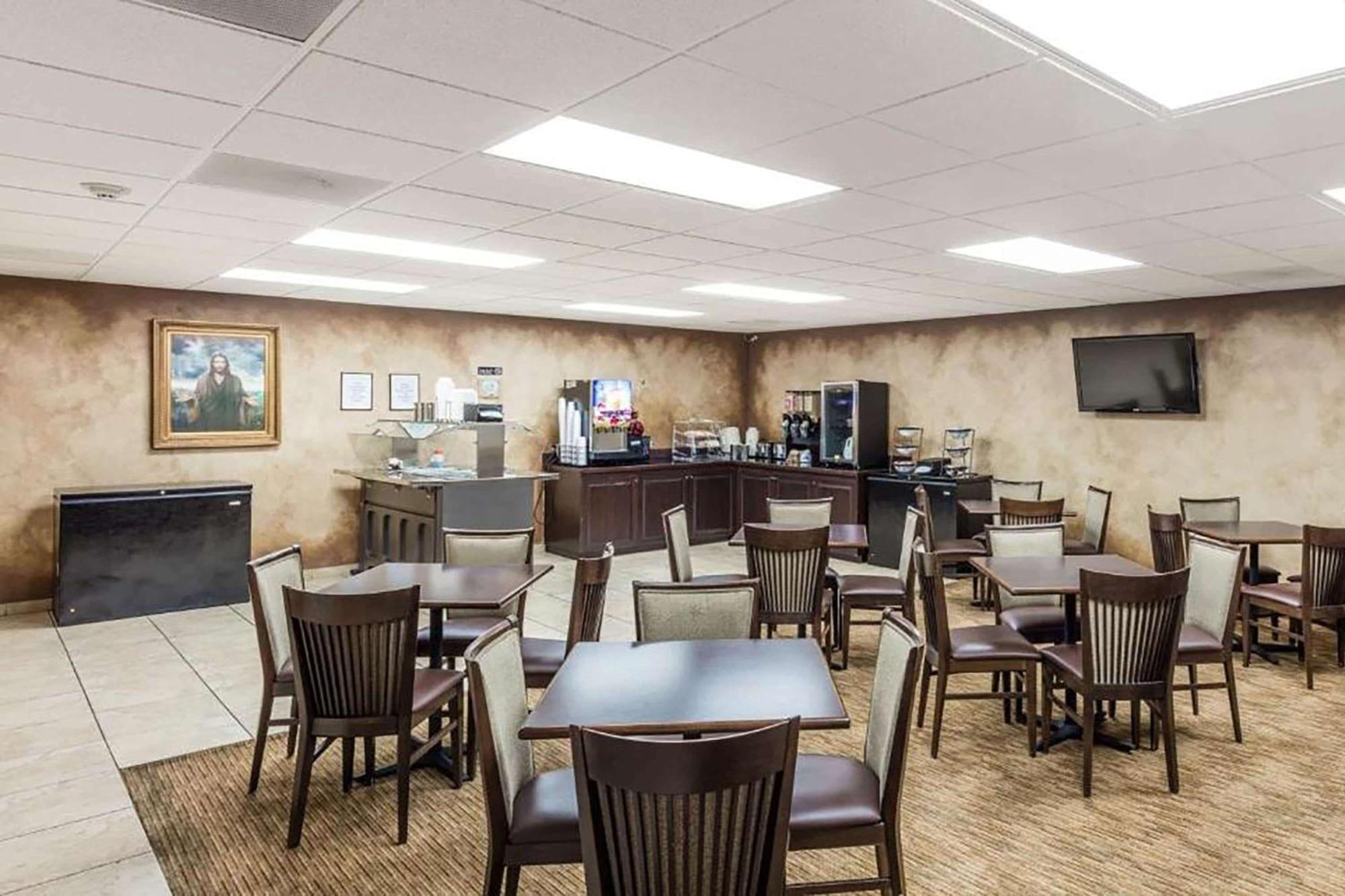 Angel Inn Near Imax, A Travelodge By Wyndham Branson Exterior photo