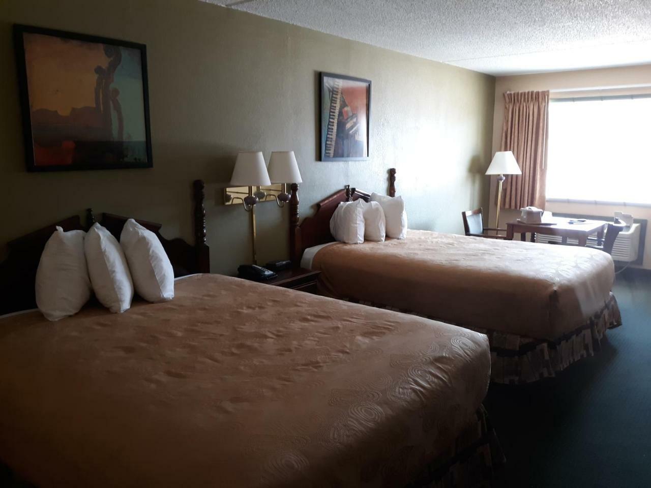 Angel Inn Near Imax, A Travelodge By Wyndham Branson Exterior photo
