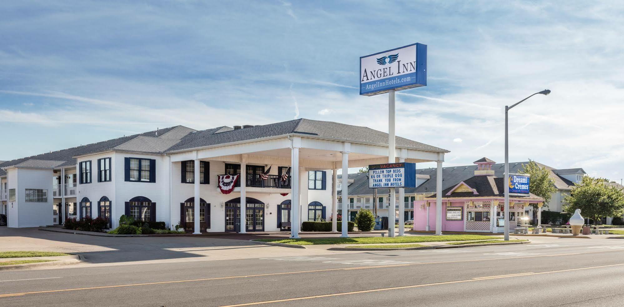 Angel Inn Near Imax, A Travelodge By Wyndham Branson Exterior photo