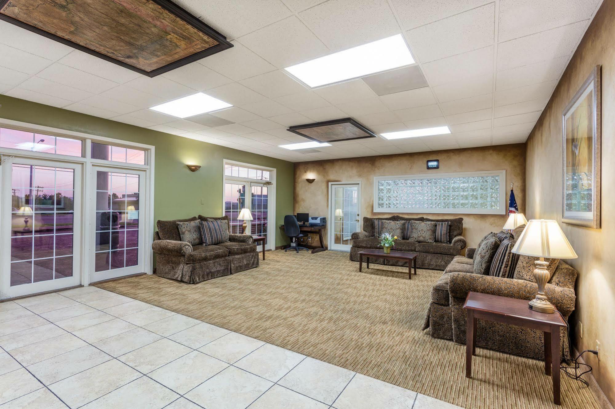 Angel Inn Near Imax, A Travelodge By Wyndham Branson Exterior photo