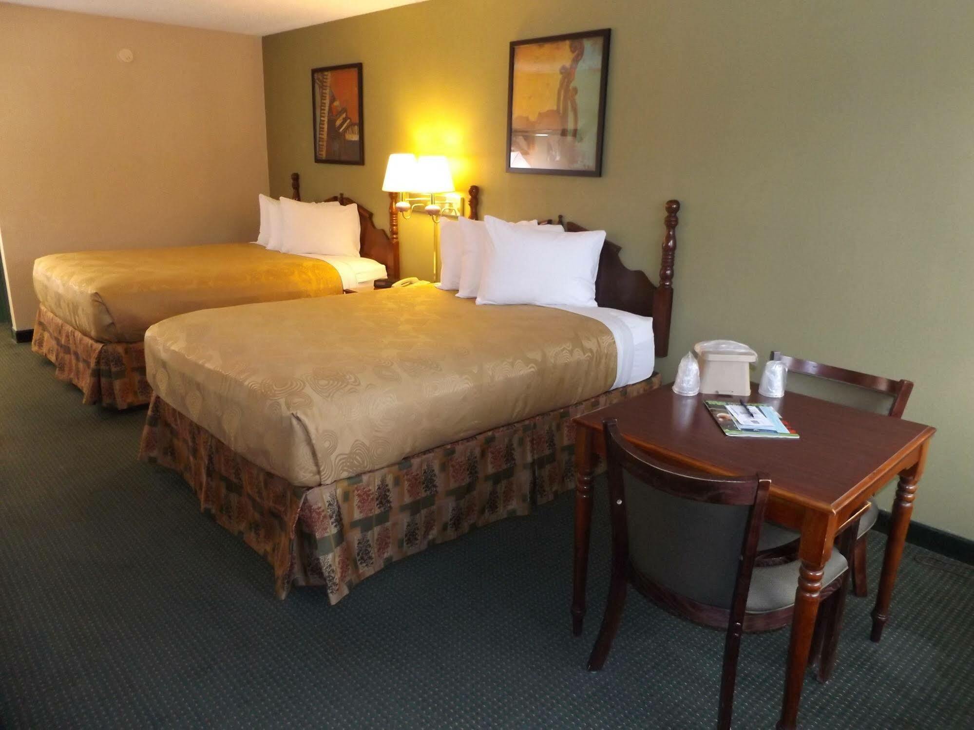 Angel Inn Near Imax, A Travelodge By Wyndham Branson Exterior photo