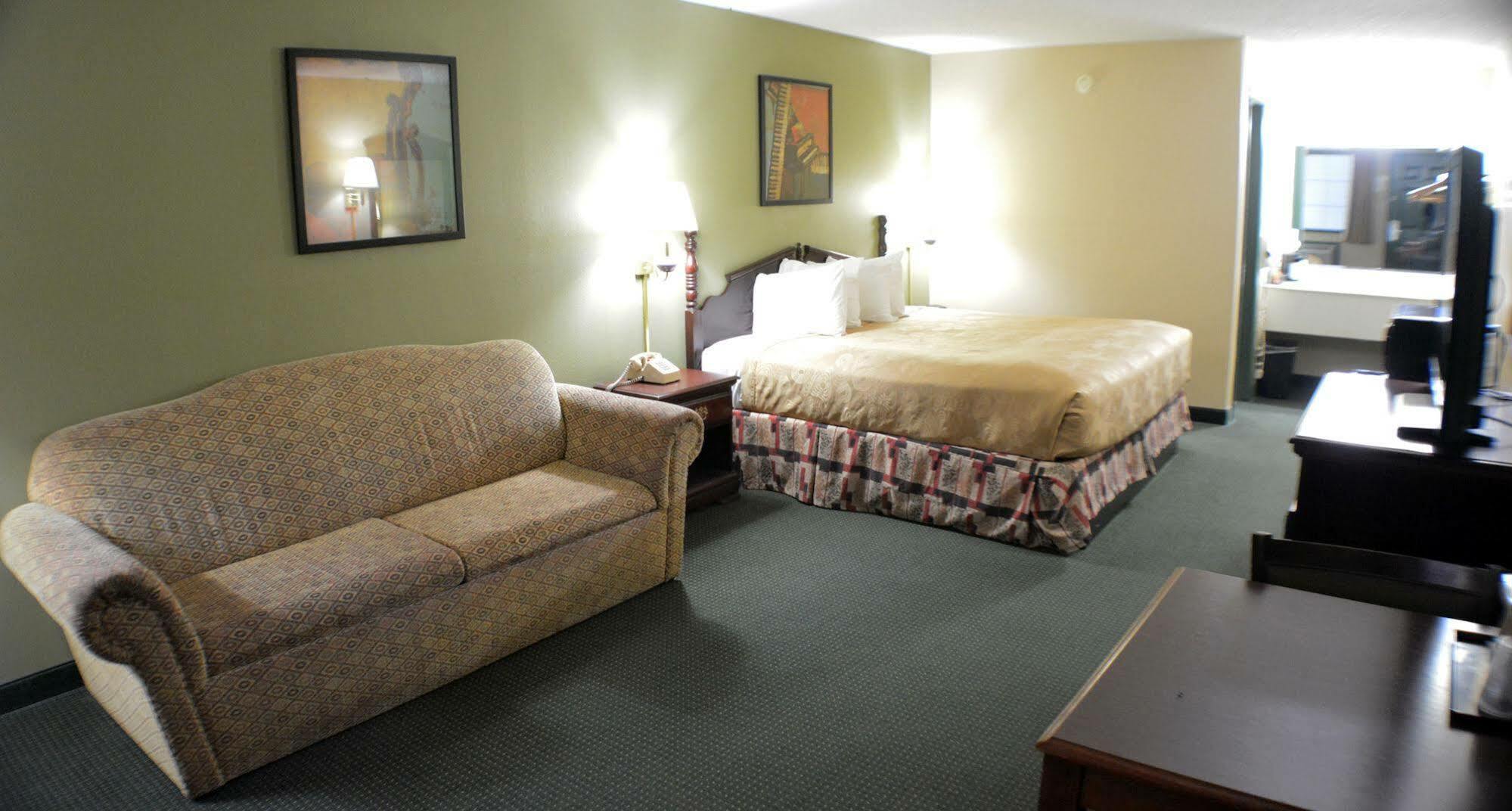 Angel Inn Near Imax, A Travelodge By Wyndham Branson Exterior photo