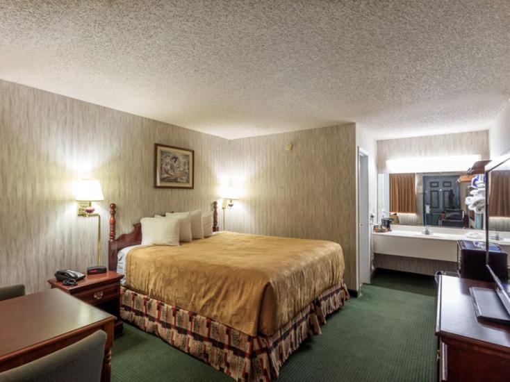 Angel Inn Near Imax, A Travelodge By Wyndham Branson Exterior photo